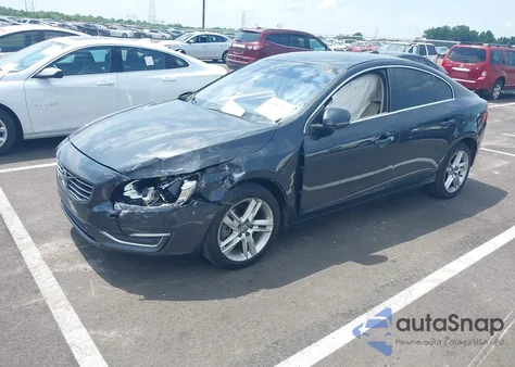 2015 Volvo S60 T5 Premier z USA, uszkodzony, nr VIN YV140MFK4F1355820